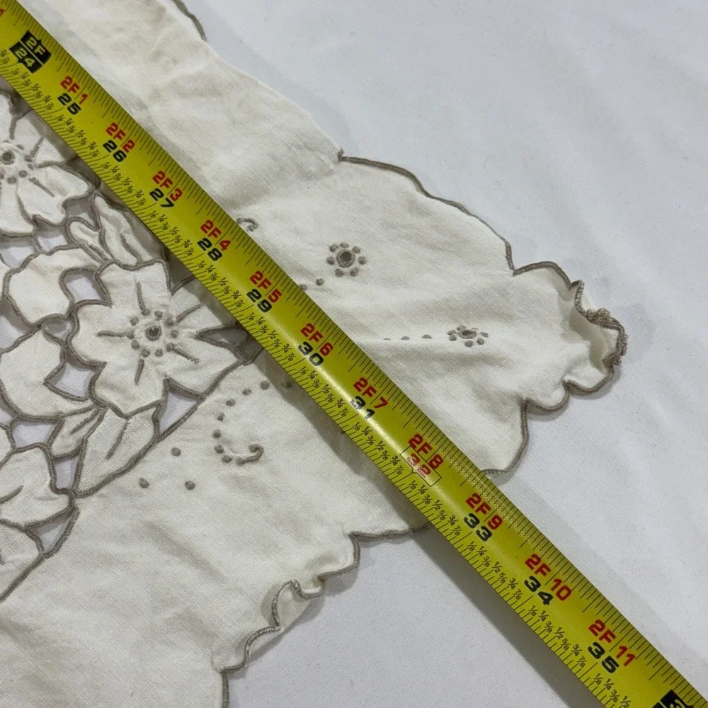 Vintage Linen Tablecloth 4 Napkins Cream Floral Cutwork Embroidery 33
